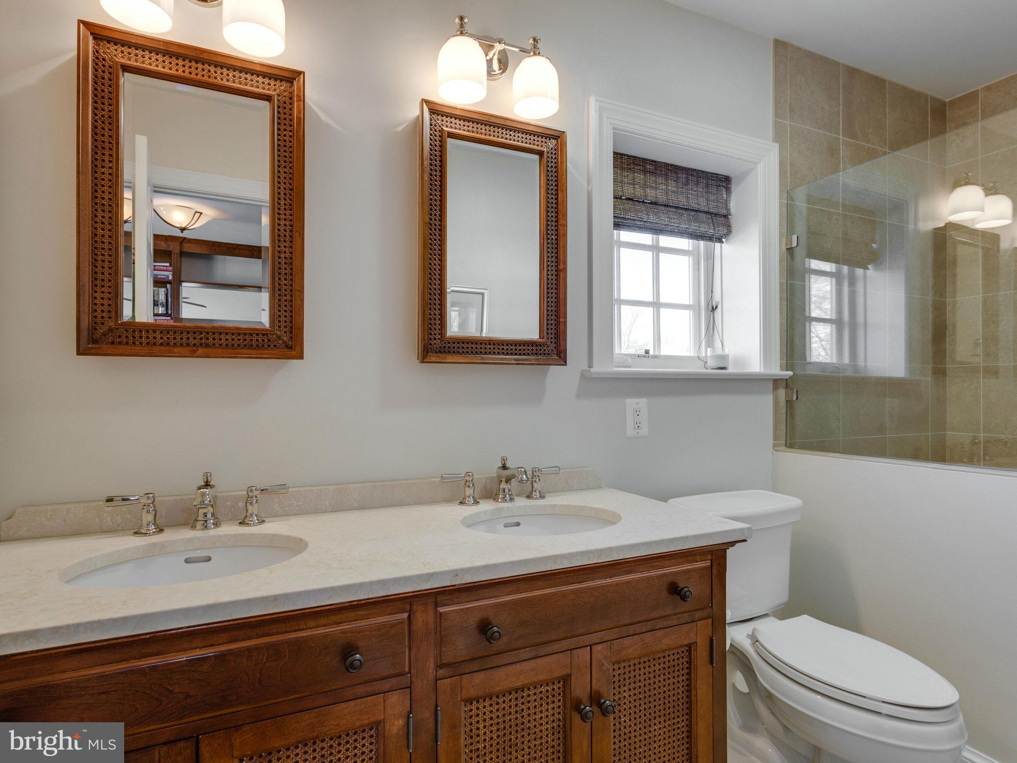2415 Ridge Rd Drive Alexandria, VA 22302 - Photo 22 of 29 Bath (Master)
