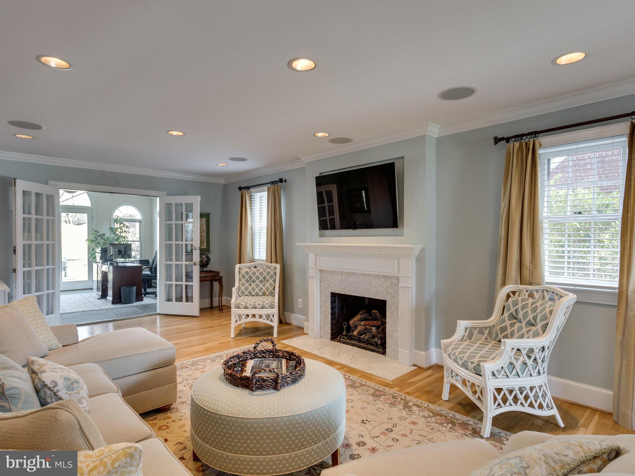 2415 Ridge Rd Drive Alexandria, VA 22302 - Photo 8 of 29 Living Room