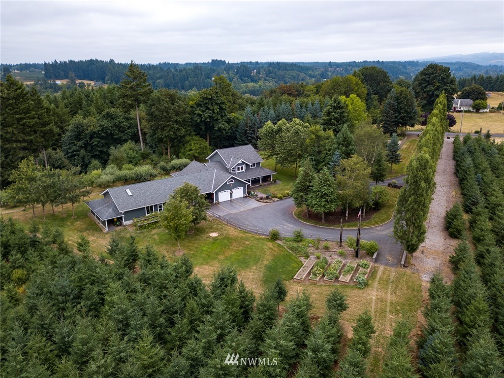 395 Russell Road Winlock, WA 98596 - Photo 2 of 40