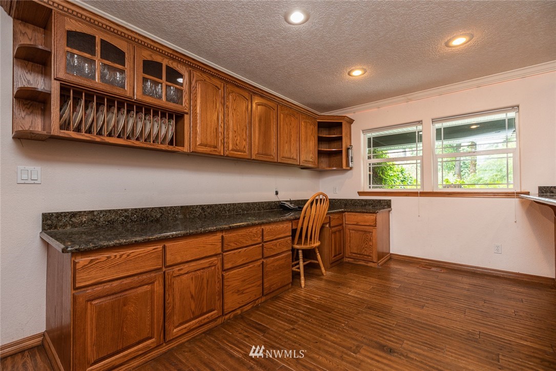 395 Russell Road Winlock, WA 98596 - Photo 12 of 40