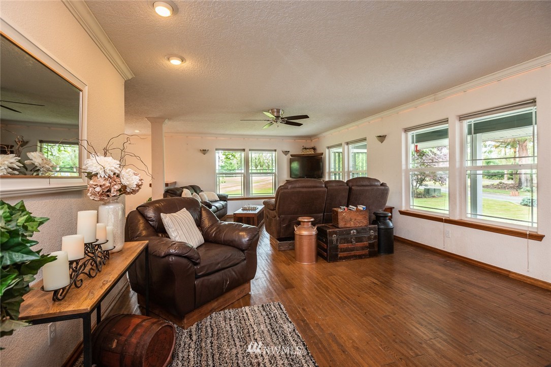 395 Russell Road Winlock, WA 98596 - Photo 14 of 40