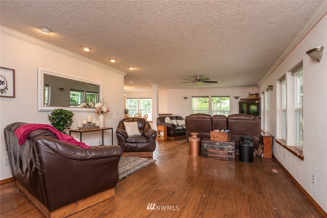 395 Russell Road Winlock, WA 98596 - Photo 4 of 40