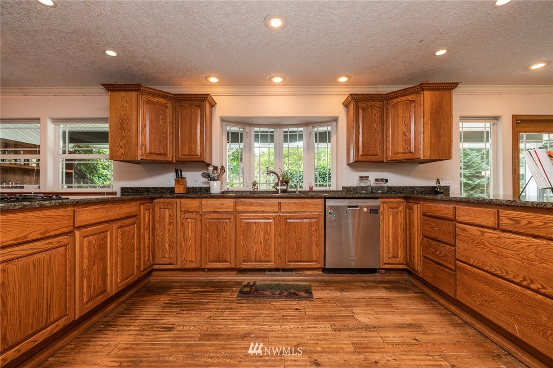 395 Russell Road Winlock, WA 98596 - Photo 9 of 40
