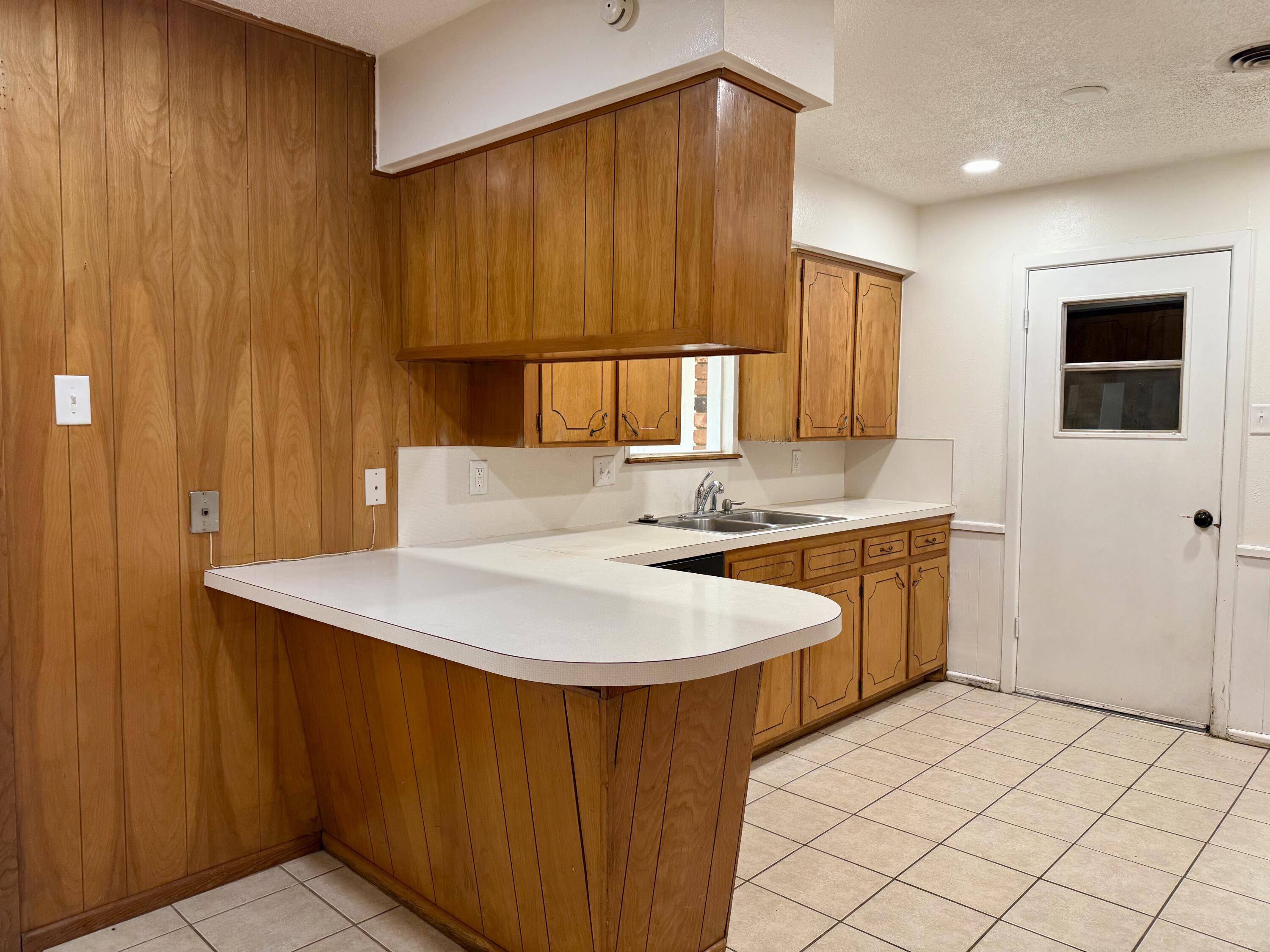 5425 46th Street Lubbock, TX 79414 - Photo 4 of 19 IMG_8014