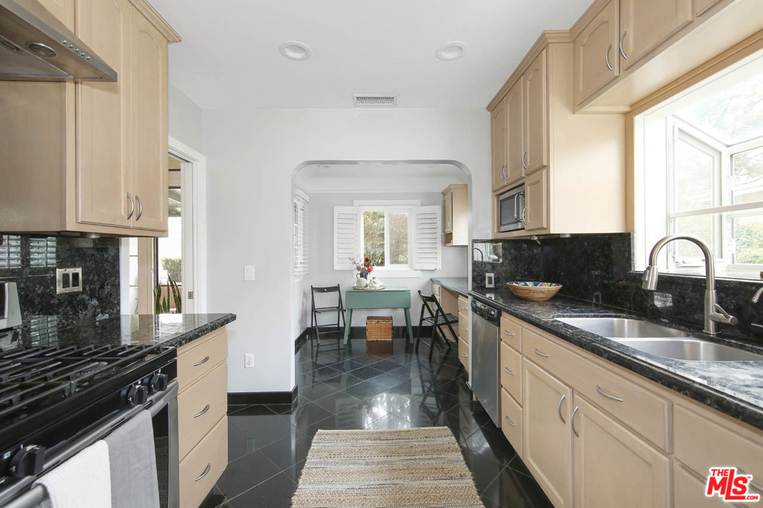 3443 Madera Avenue Los Angeles, CA 90039 - Photo 12 of 46