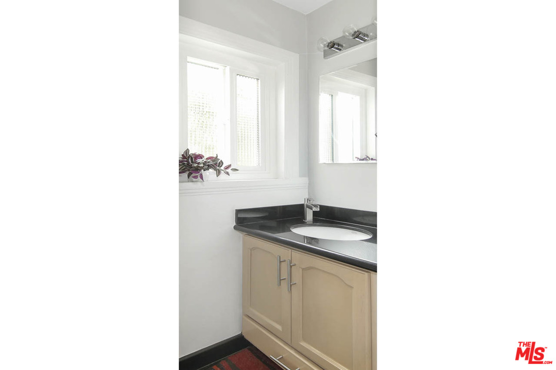 3443 Madera Avenue Los Angeles, CA 90039 - Photo 20 of 46