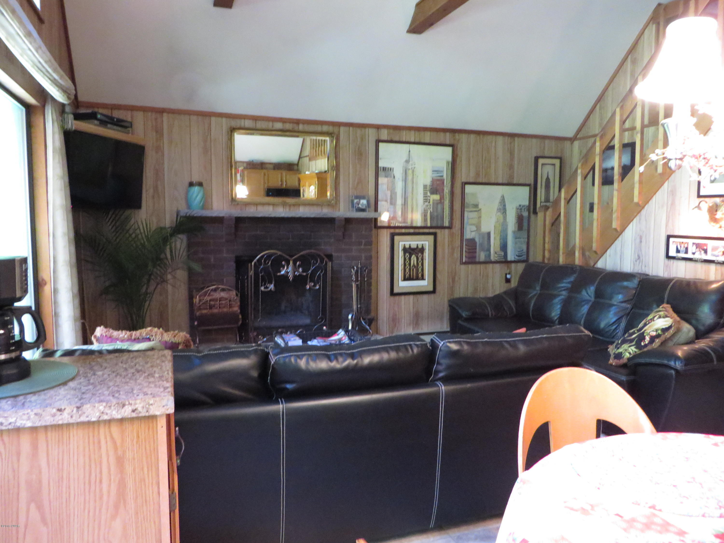 2112 Eagle Path Bushkill, PA 18324 - Photo 4 of 46