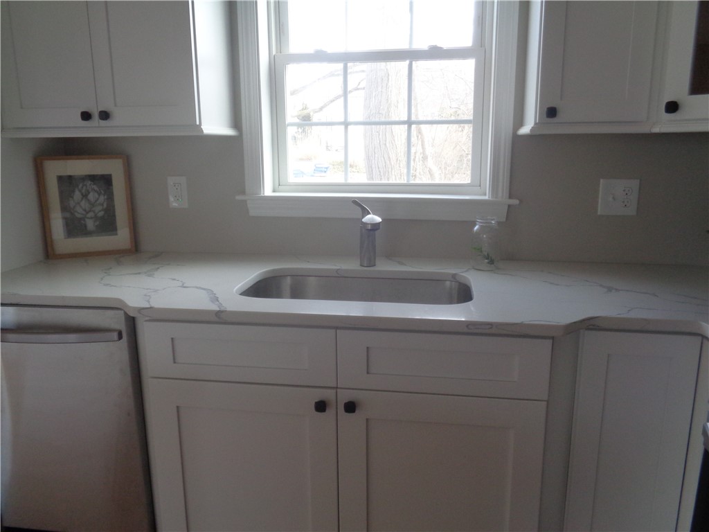 22 Millard Avenue Warwick, RI 02889 - Photo 7 of 31