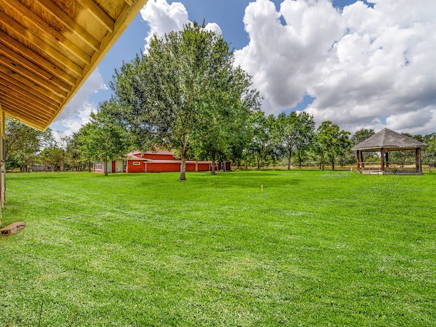 13025 Battle Road Beasley, TX 77417 - Photo 3 of 13 a view of a volley ball court