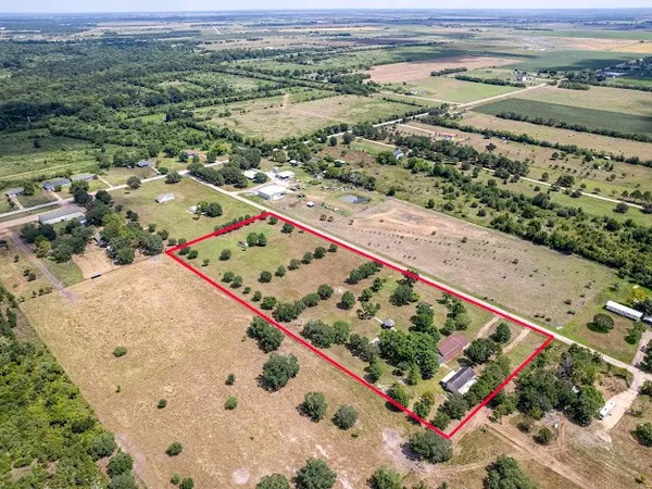 a view of a tennis court