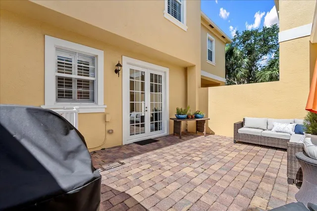 a view of a house with backyard and sitting area
