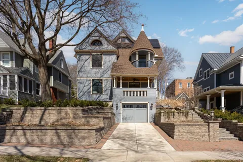 $1,200,000 | 2219 Knapp Street, St. Paul, MN 55108