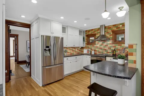 $1,200,000 | 2219 Knapp Street, St. Paul, MN 55108