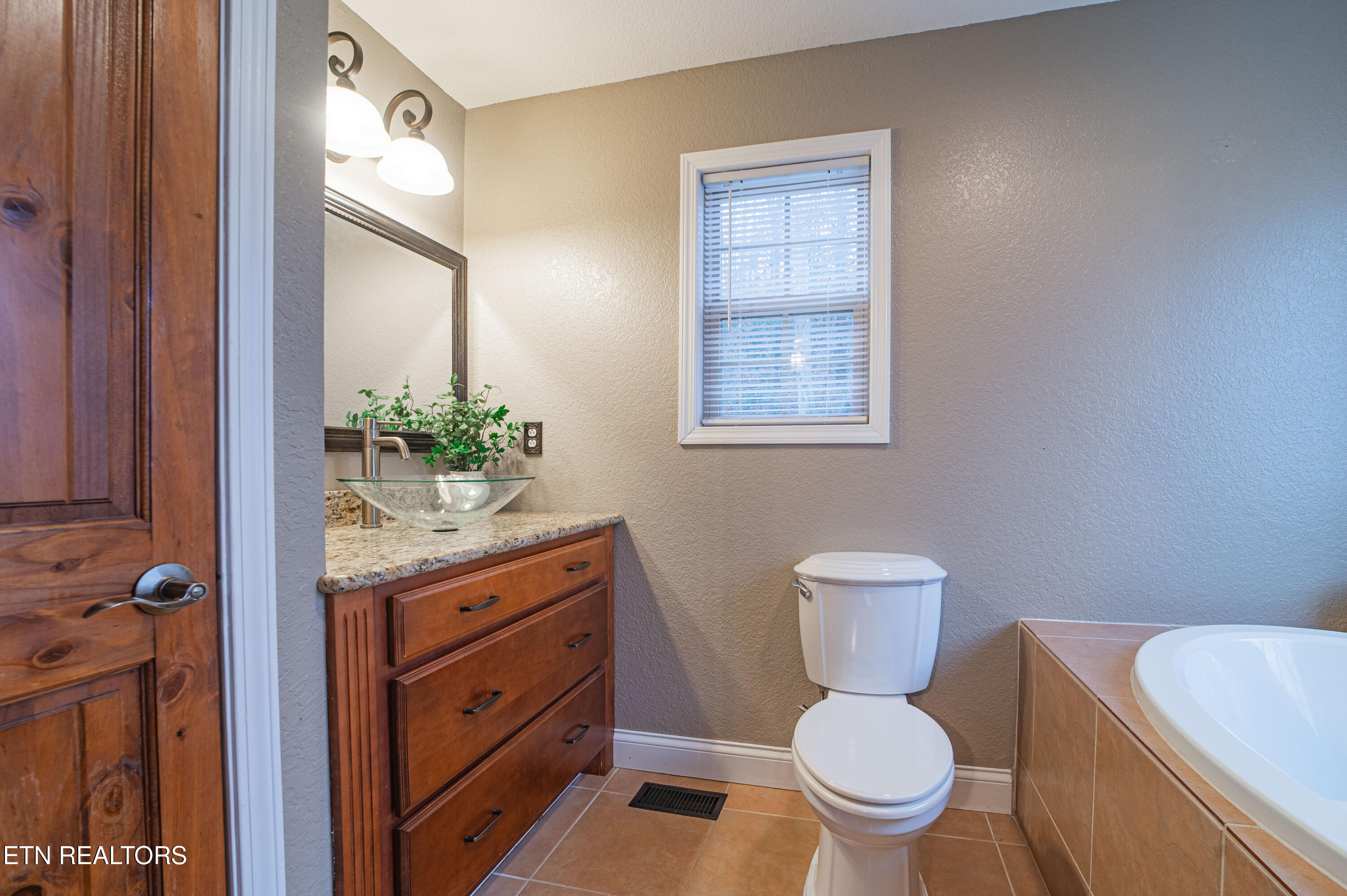 1736 Demory Road La Follette, TN 37766 - Photo 24 of 42 2nd Floor bath