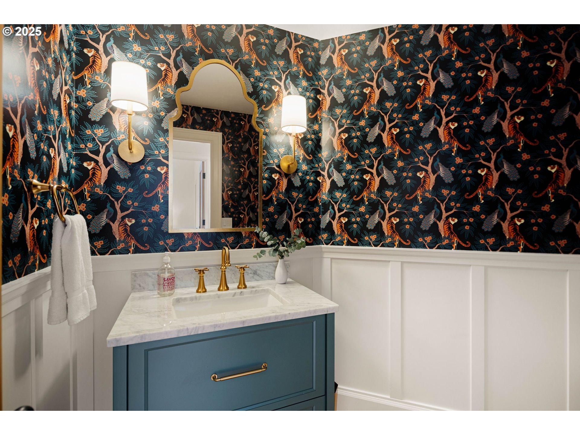 2214 West 25th Place Eugene, OR 97405 - Photo 22 of 48 a bathroom with a sink and a mirror