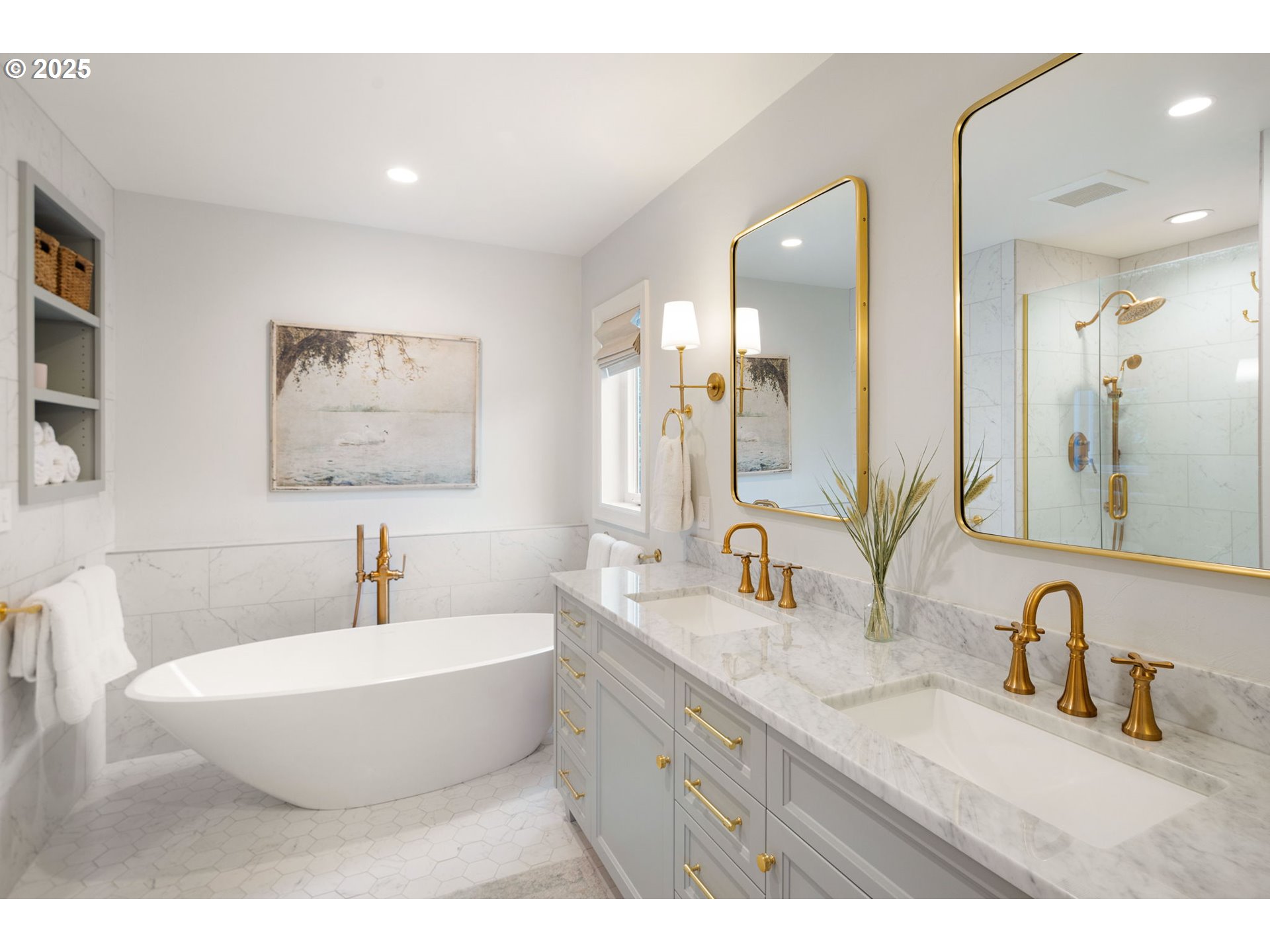 2214 West 25th Place Eugene, OR 97405 - Photo 27 of 48 a bathroom with a double vanity sink mirror and bathtub
