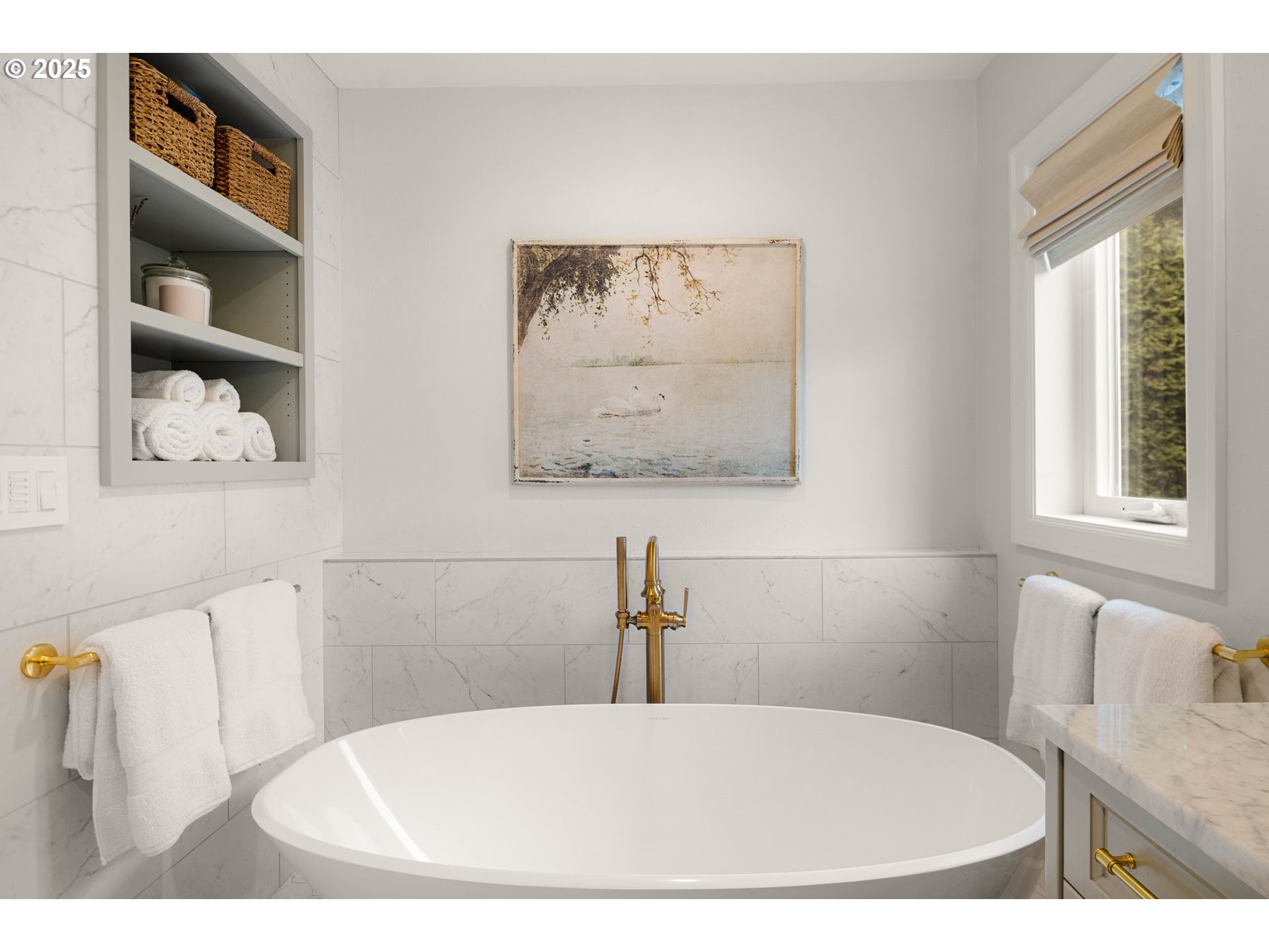 2214 West 25th Place Eugene, OR 97405 - Photo 28 of 48 a bathroom with a tub and a window