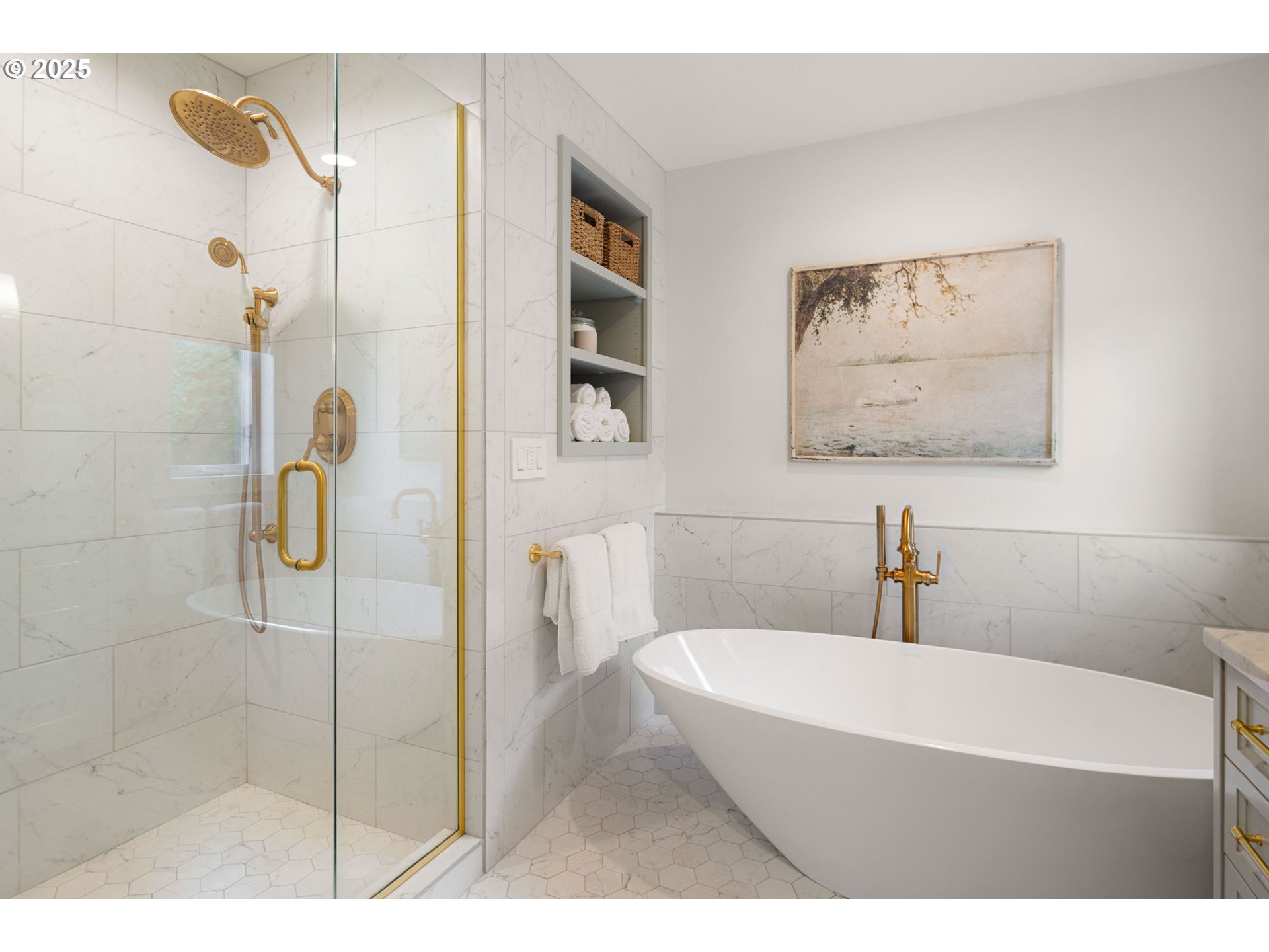 2214 West 25th Place Eugene, OR 97405 - Photo 29 of 48 a bathroom with a bathtub and a shower