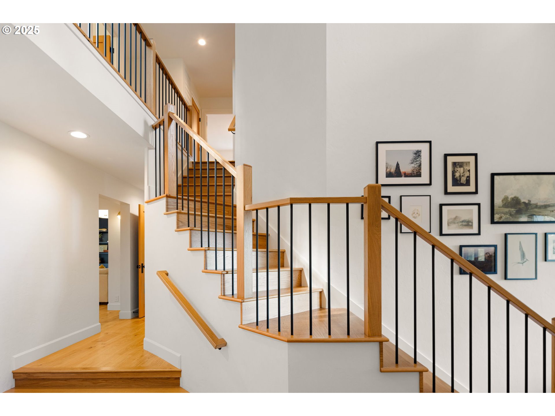 2214 West 25th Place Eugene, OR 97405 - Photo 34 of 48 a view of entryway