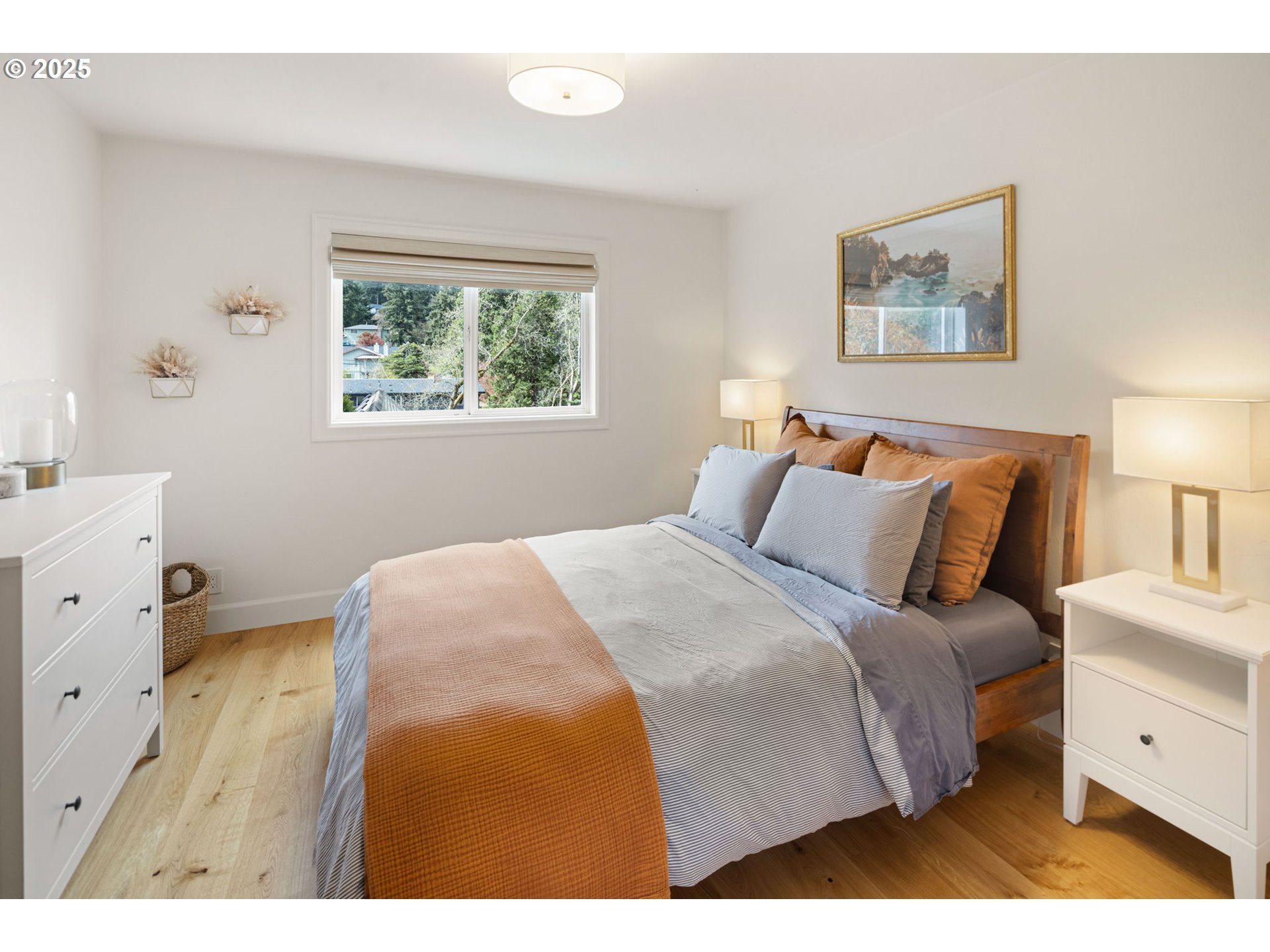 2214 West 25th Place Eugene, OR 97405 - Photo 35 of 48 a bedroom with a bed and a lamp on dresser