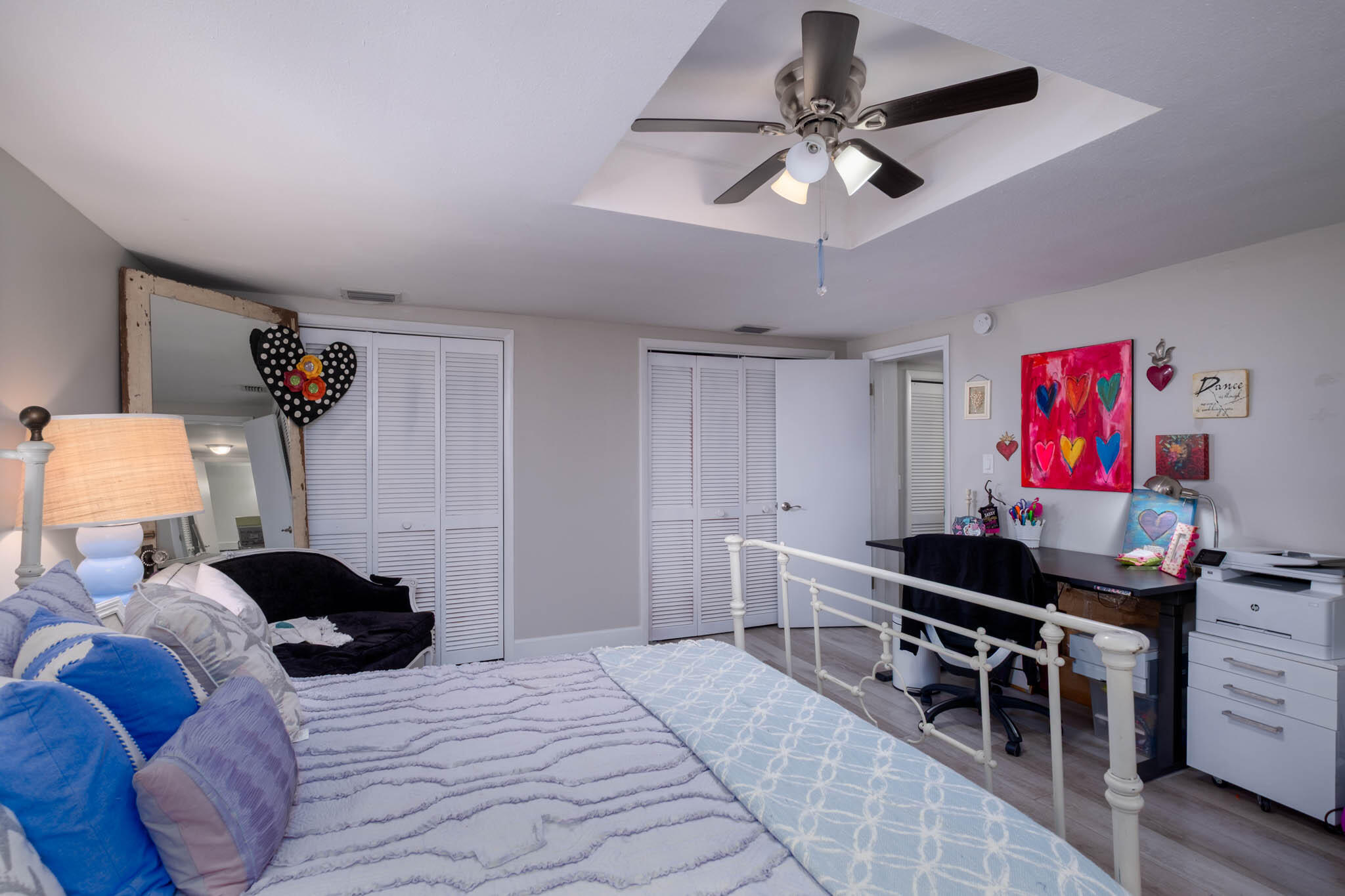 153 Apache Street Tavernier, FL 33070 - Photo 15 of 20 a bedroom with a bed and a desk