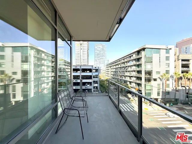 a view of a entryway with outdoor seating
