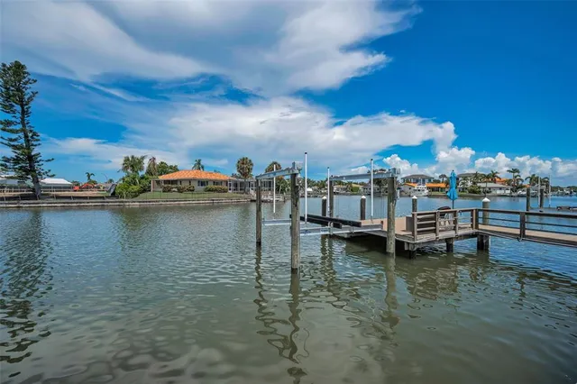 $1,550,000 | 2057 Kansas Avenue Northeast, St. Petersburg, FL 33703