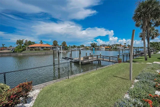 $1,550,000 | 2057 Kansas Avenue Northeast, St. Petersburg, FL 33703