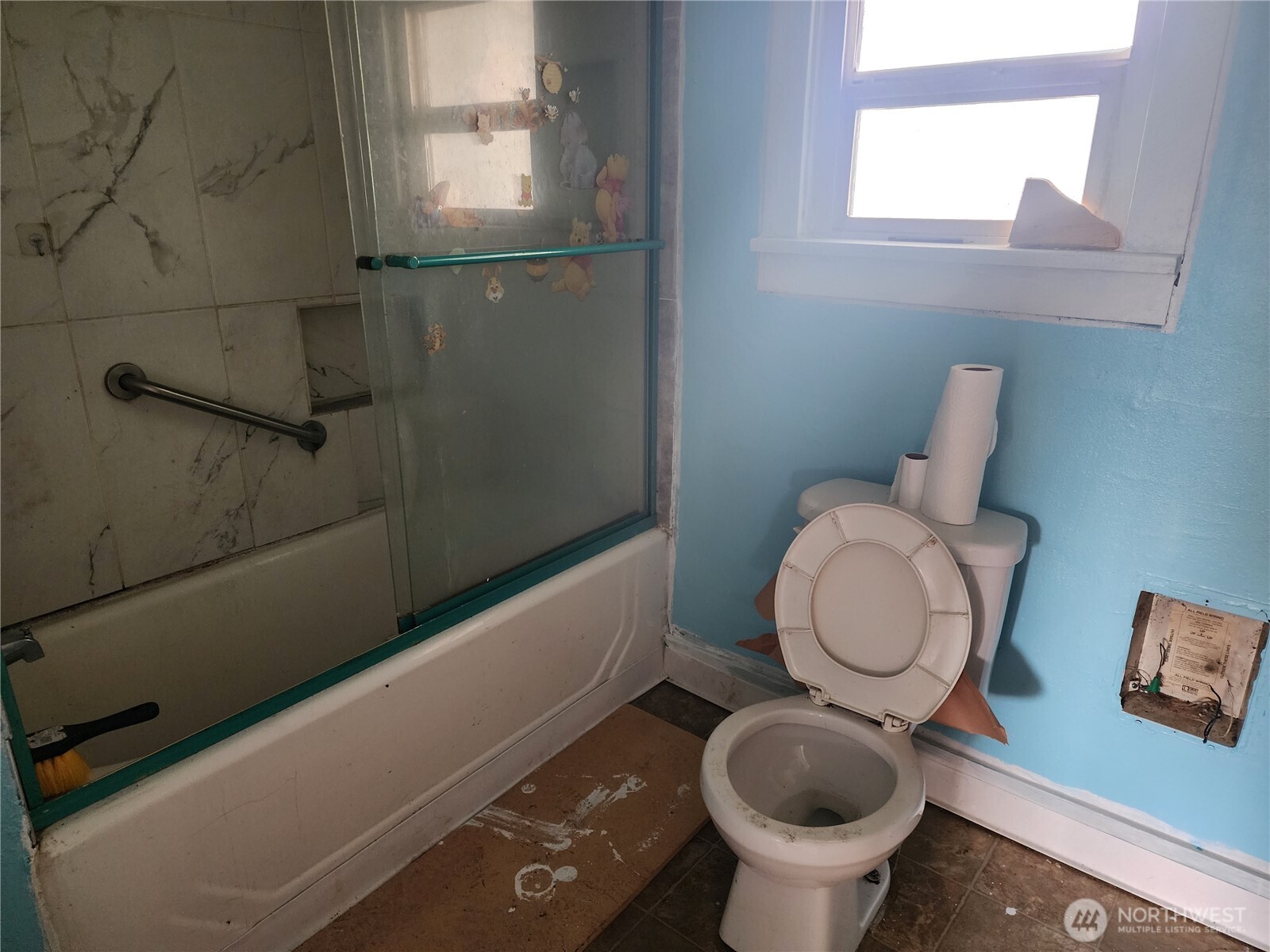 241 Southwest 10th Street Chehalis, WA 98532 - Photo 11 of 16 a bathroom with a toilet and a sink