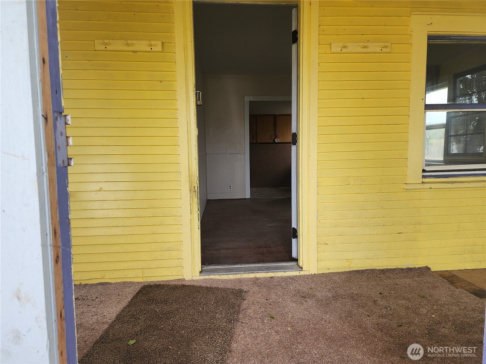241 Southwest 10th Street Chehalis, WA 98532 - Photo 4 of 16 a view of a door of the house