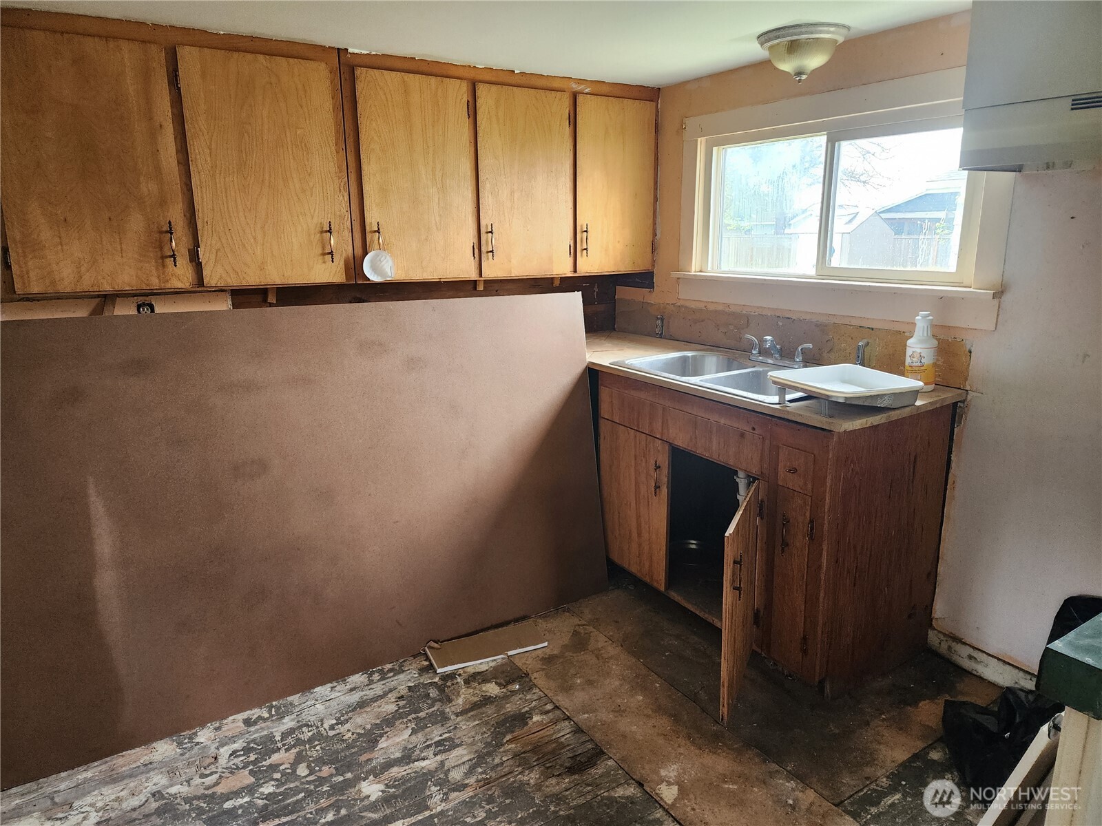 241 Southwest 10th Street Chehalis, WA 98532 - Photo 8 of 16 a view of utility room with washer and dryer
