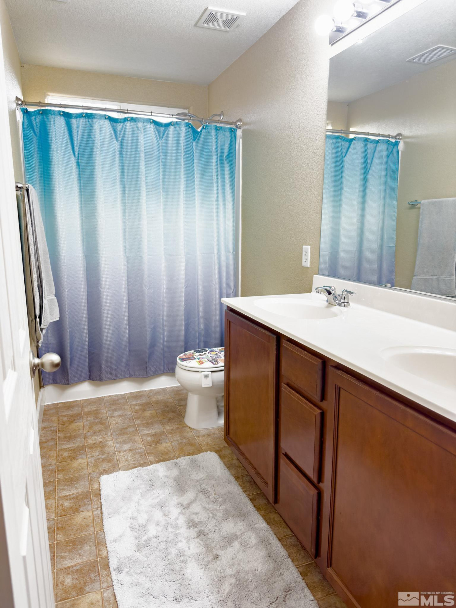 11630 Verazae Drive Reno, NV 89521 - Photo 8 of 16 a bathroom with a sink a toilet and shower