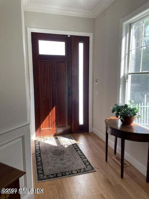 8 Sound Beach Ave Extension, Unit 4 Greenwich, CT 06878 - Photo 3 of 31 a living room with furniture