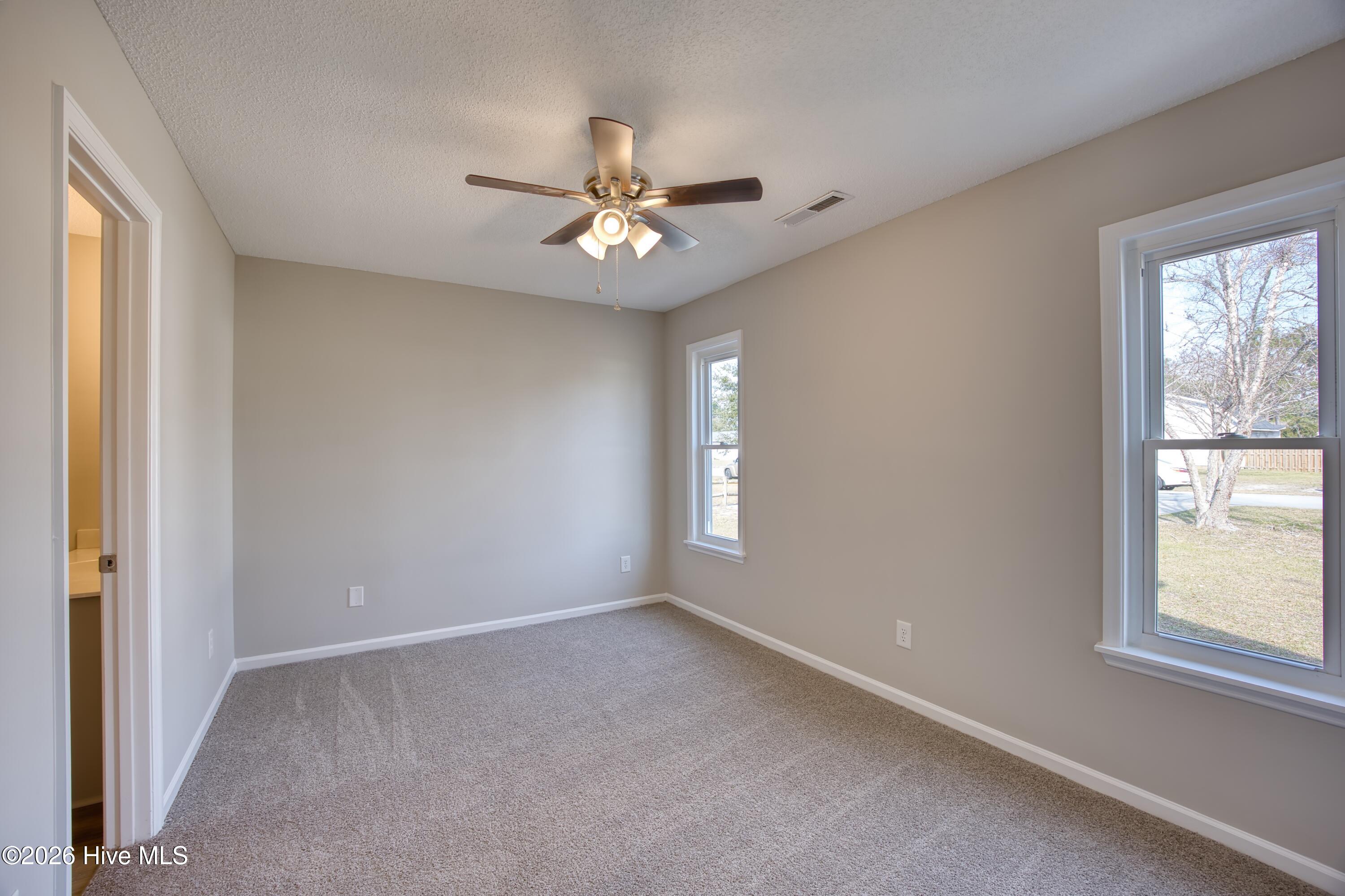 214 West Volant Street Hubert, NC 28539 - Photo 11 of 26 10