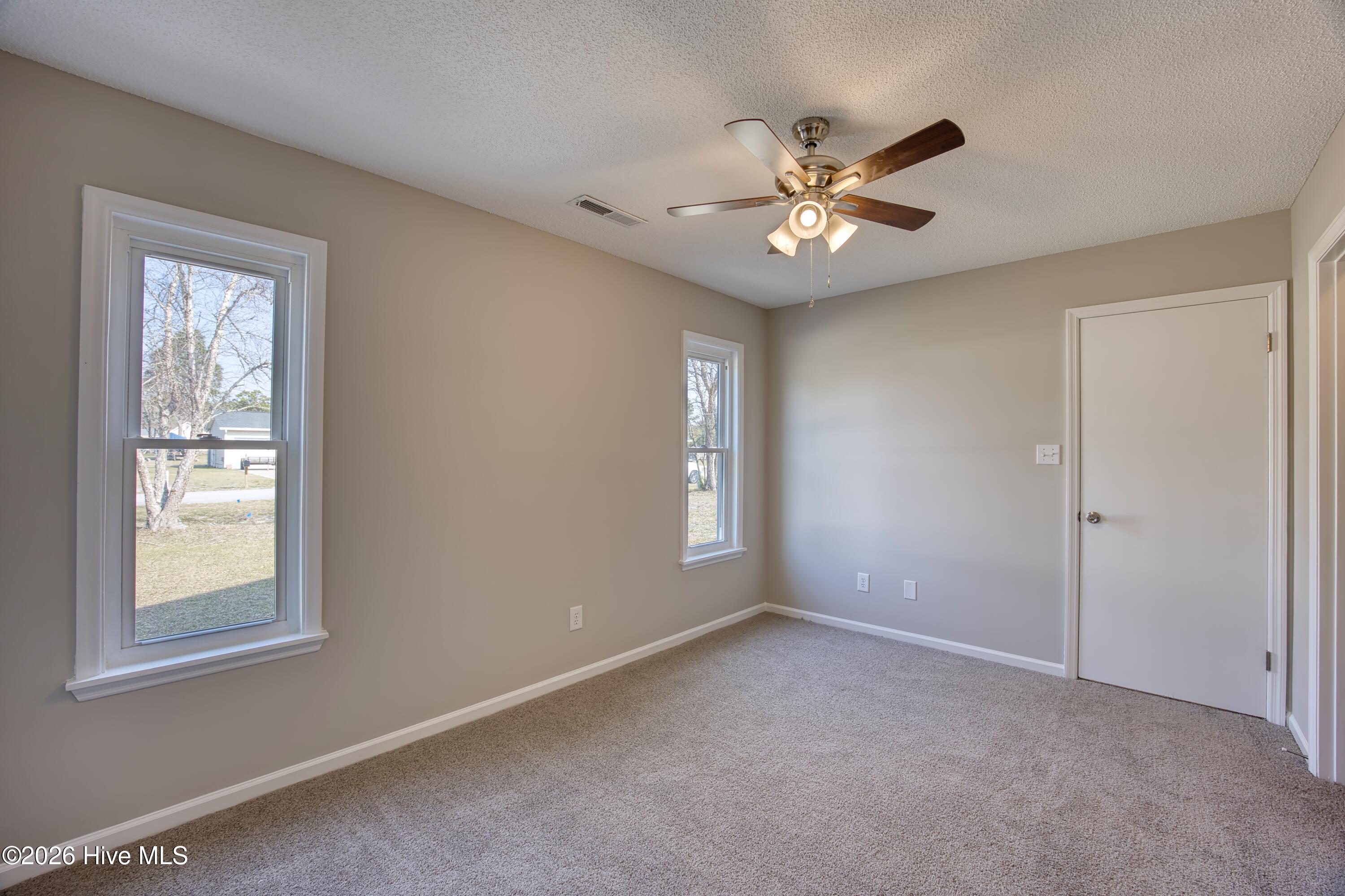 214 West Volant Street Hubert, NC 28539 - Photo 14 of 26 13