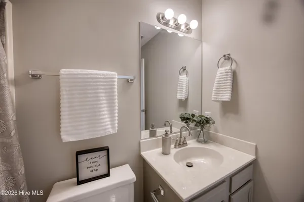 $260,000 | 214 West Volant Street, Hubert, NC 28539