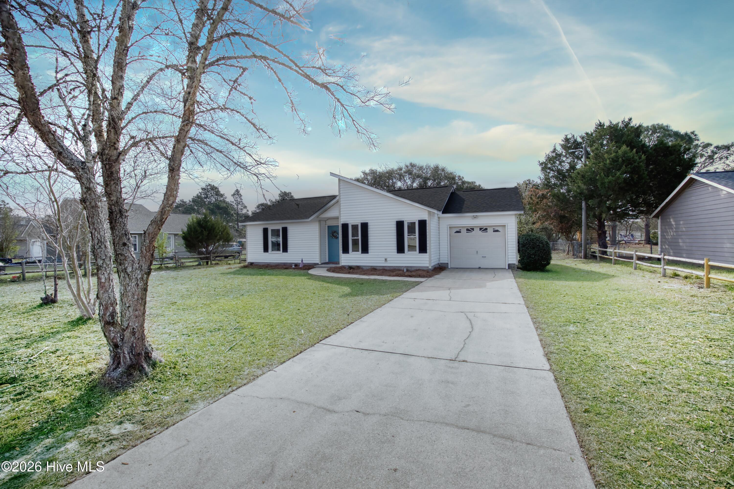 214 West Volant Street Hubert, NC 28539 - Photo 3 of 27 3