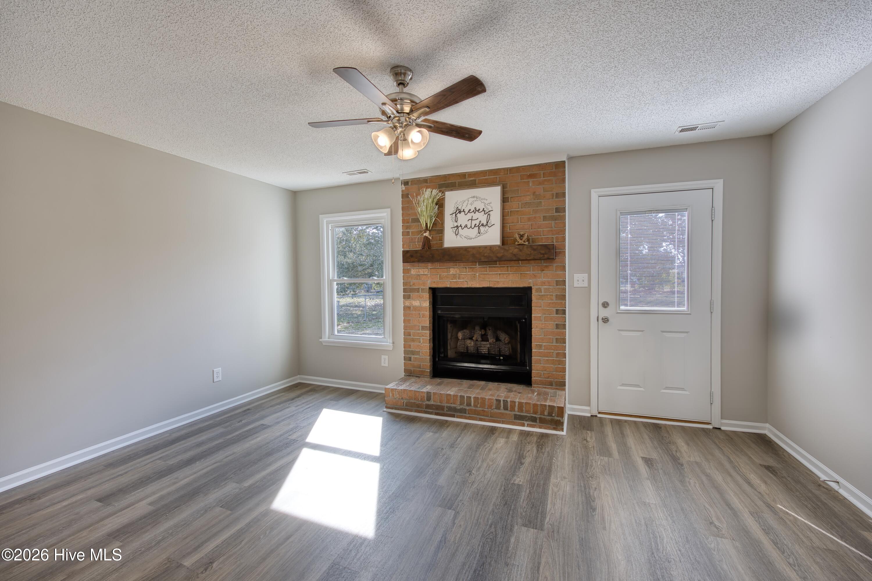 214 West Volant Street Hubert, NC 28539 - Photo 5 of 26 5