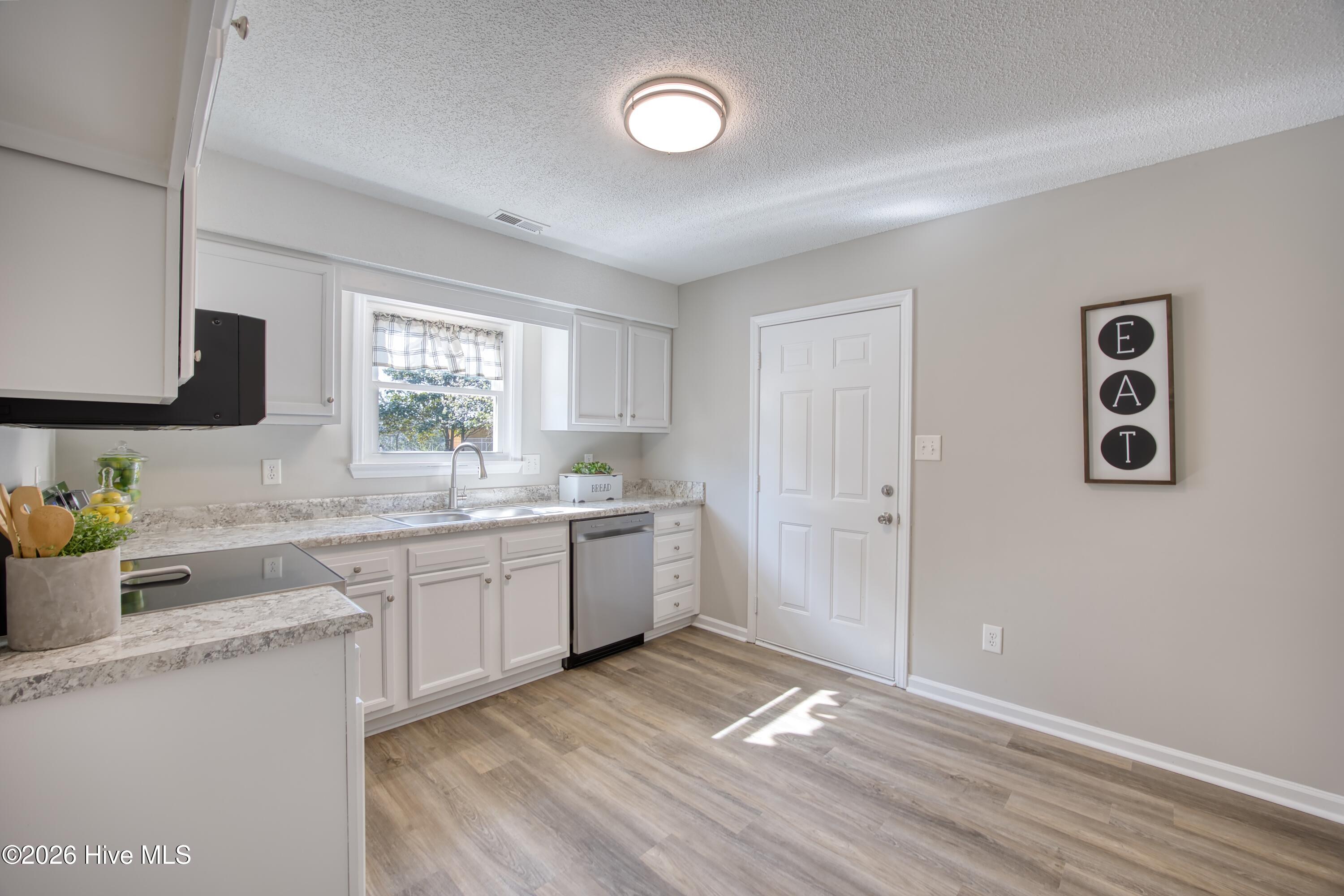 214 West Volant Street Hubert, NC 28539 - Photo 8 of 26 7