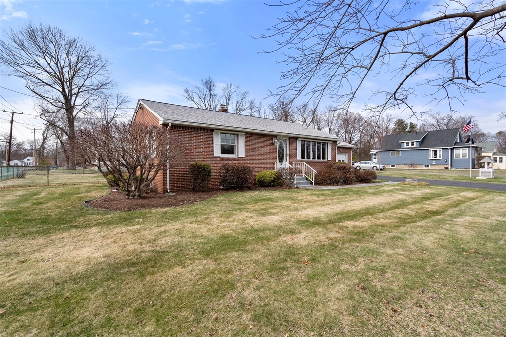 5 Kent Street West Springfield, MA 01089 - Photo 2 of 21