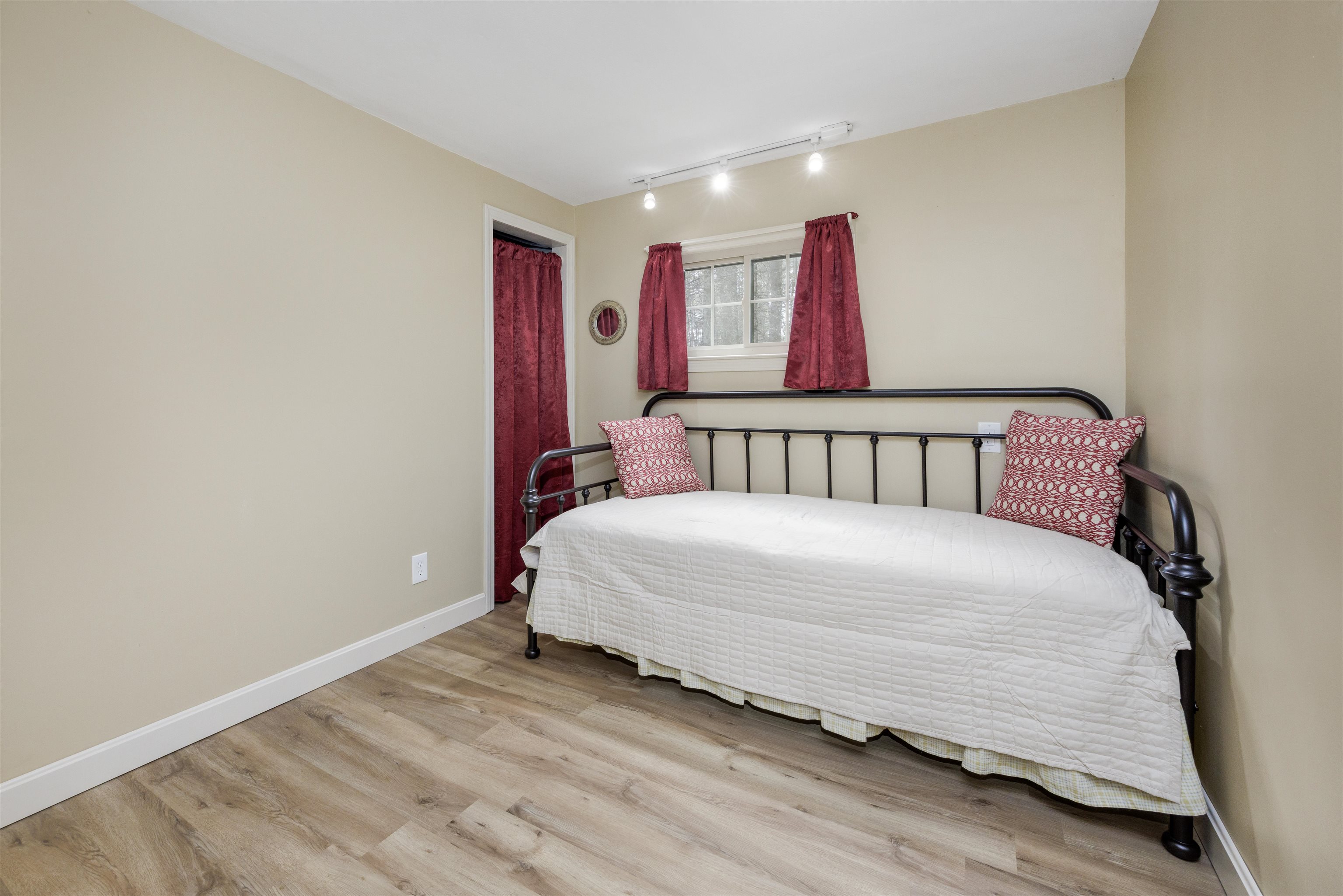 10 Shorewood Estates Road Newport, NH 03773 - Photo 17 of 33