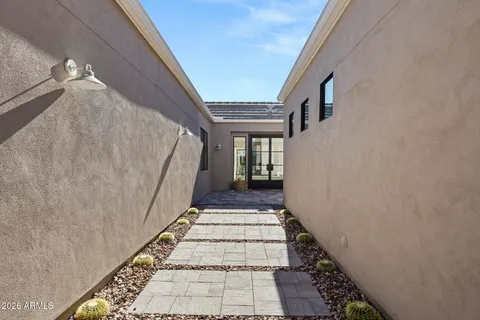 $965,000 | 713 East Kachina Trail, Phoenix, AZ 85042