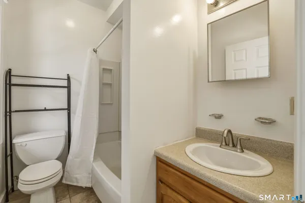 $1,350 | 105 William Street, Unit A, Bridgeport, CT 06608