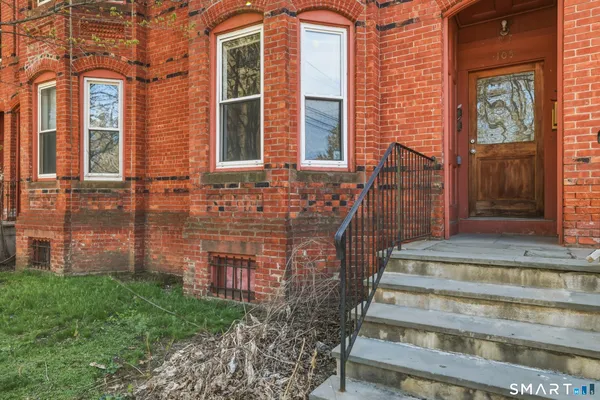 $1,350 | 105 William Street, Unit A, Bridgeport, CT 06608