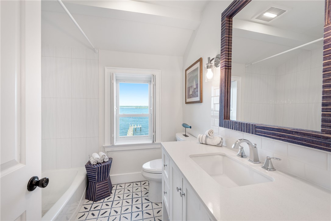 376 East Shore Road Jamestown, RI 02835 - Photo 30 of 37