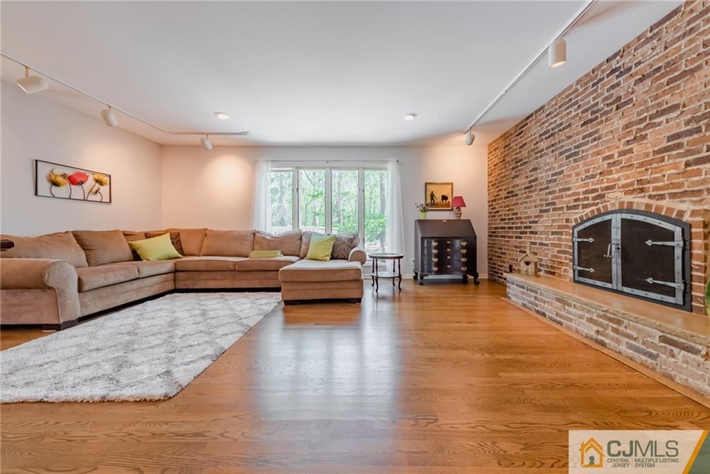 12 Branko Road Berkeley Heights, NJ 07922 - Photo 4 of 25 Gallery Image 4