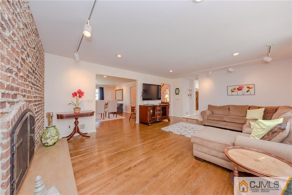 12 Branko Road Berkeley Heights, NJ 07922 - Photo 5 of 25 Gallery Image 5