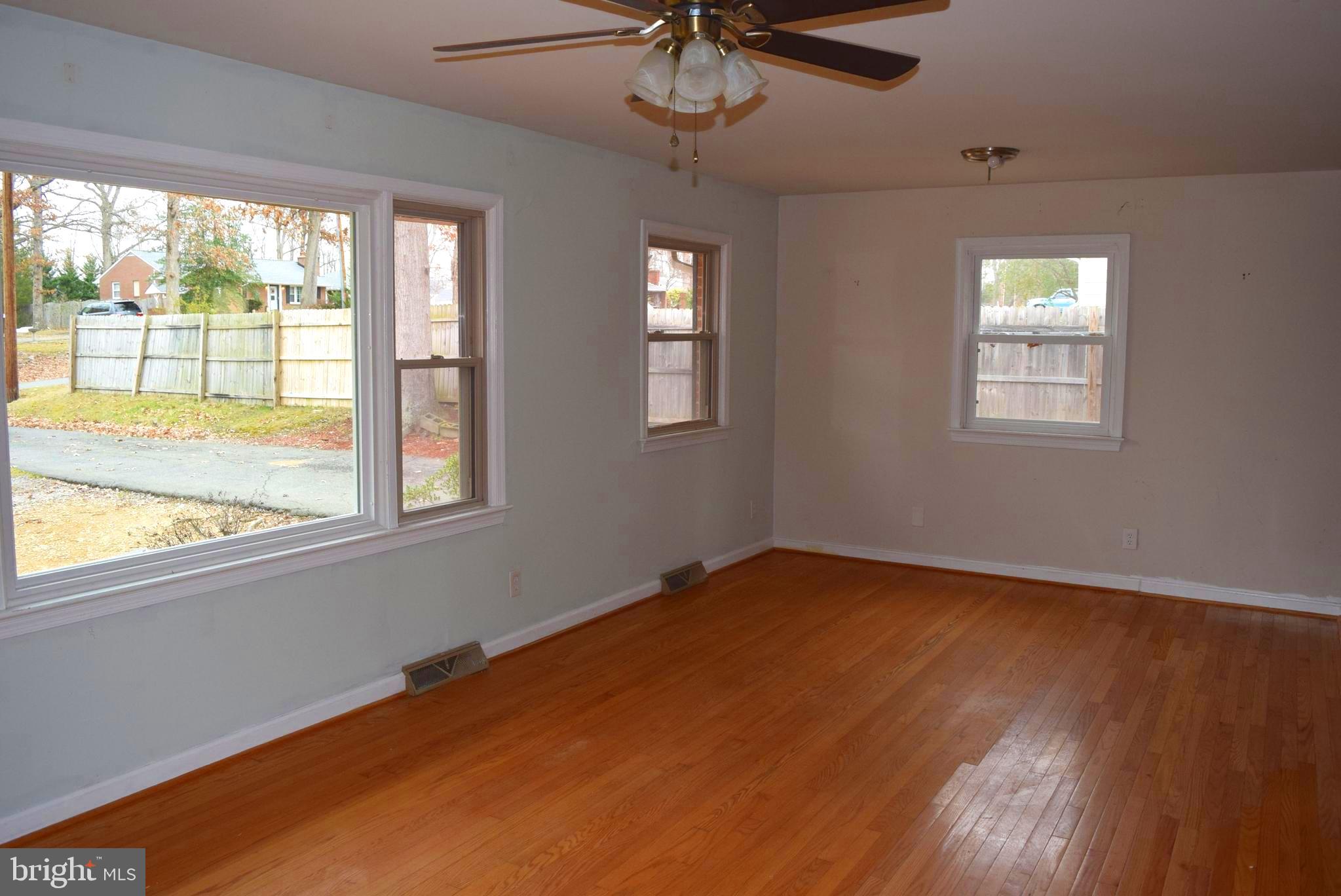 1004 Conway Road Fredericksburg, VA 22405 - Photo 17 of 59 Living Room