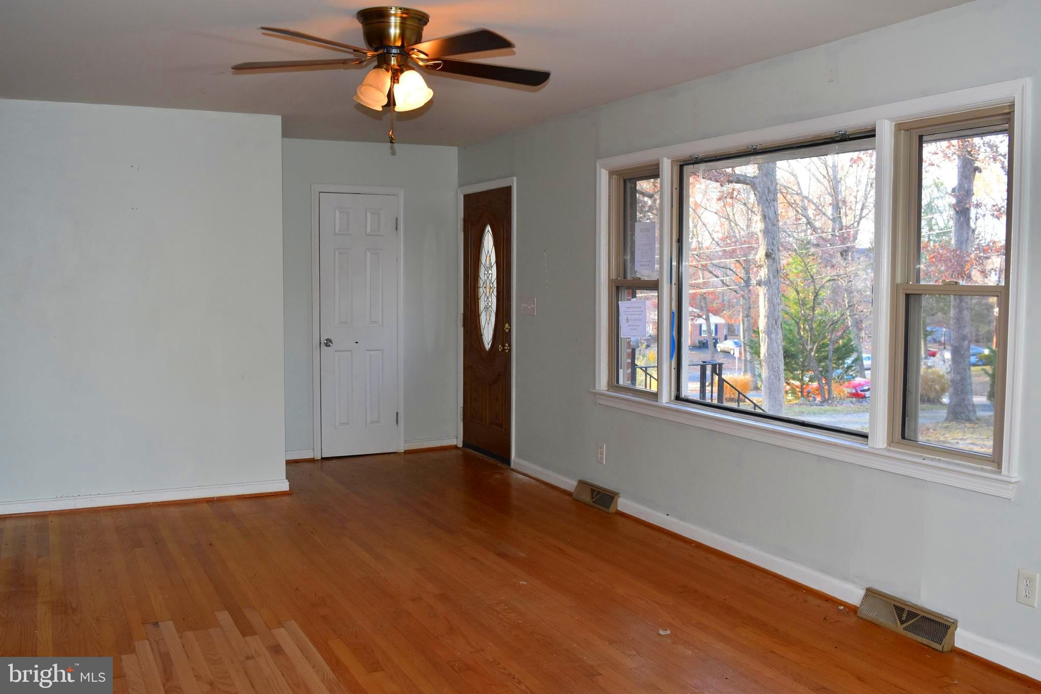 1004 Conway Road Fredericksburg, VA 22405 - Photo 19 of 59 Living Room