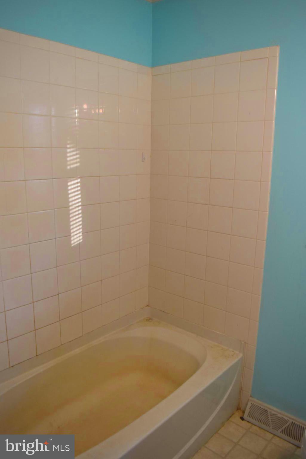 1004 Conway Road Fredericksburg, VA 22405 - Photo 30 of 59 Ful Bath in Hallway